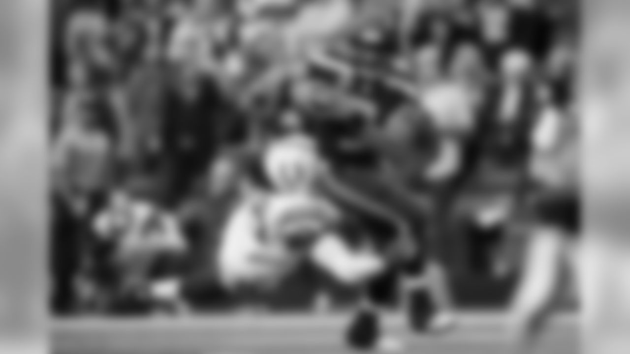 Seahawks quarterback Russell Wilson scrambles in the first quarter.