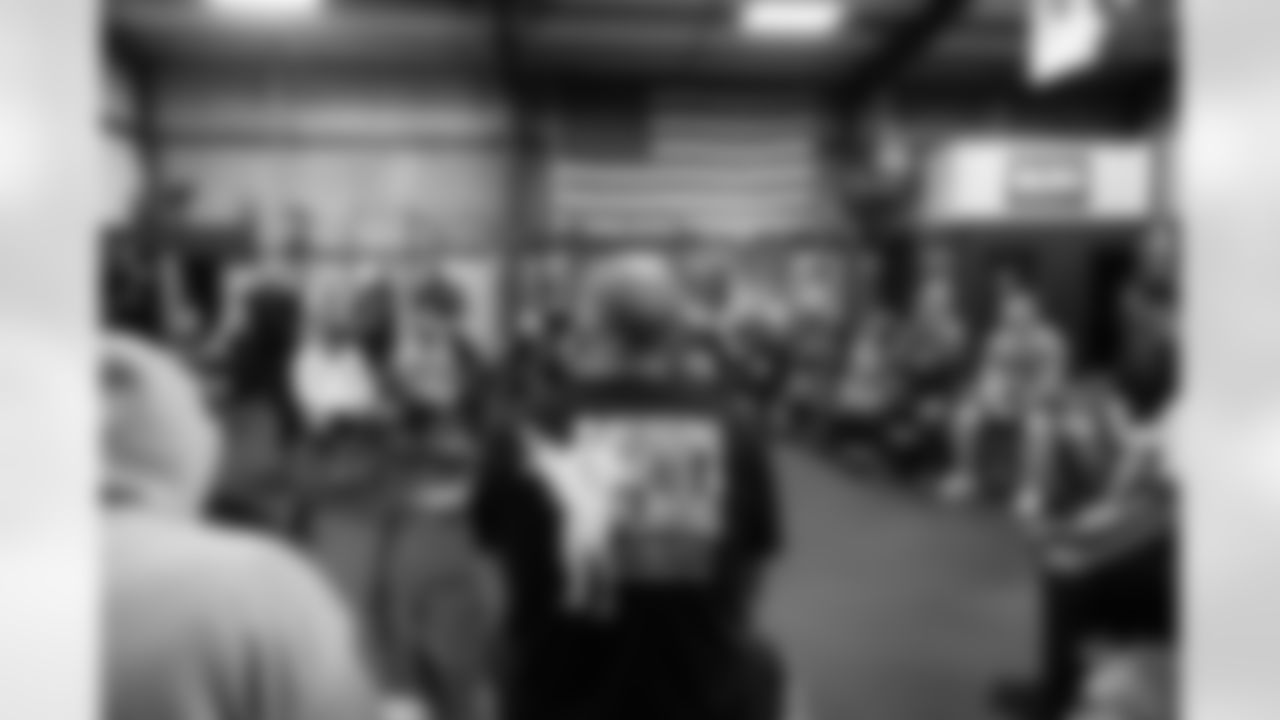 20221208_MVP_HOLIDAY_HUDDLE_MAR_RM2_8200