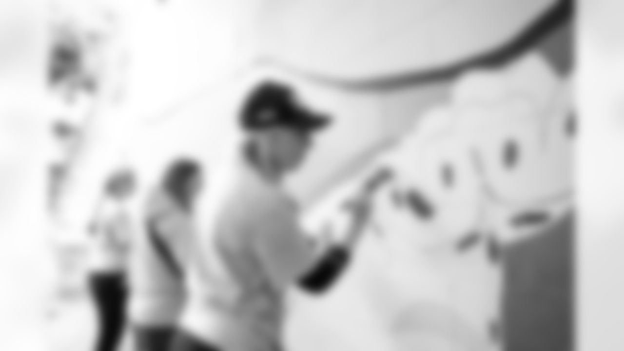 The Seahawks visited the Ballard Veterans of Foreign War Hall to help with refurbishes, replacing light fixtures, and painting a mural.