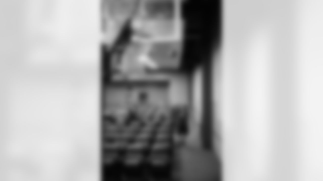 1.28.23_Weintrob_A74_Seahawks_FanOfTheYearVMACTour_0008