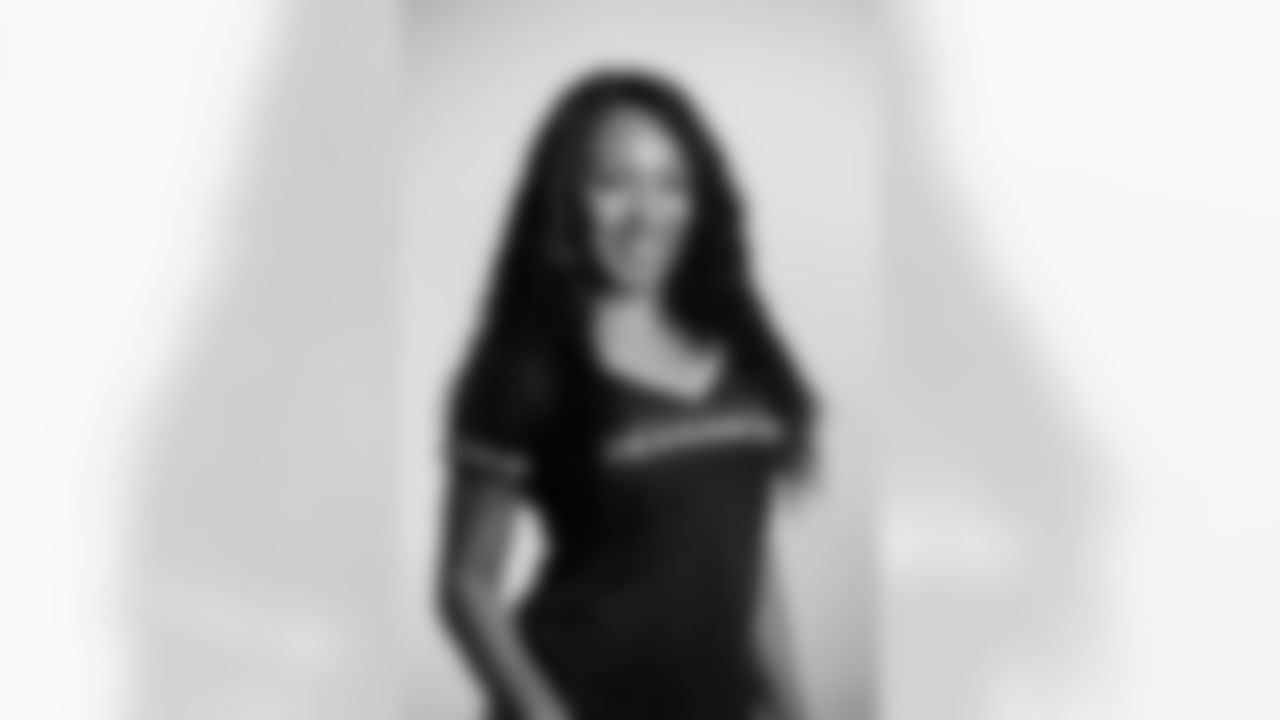 2021-Seahawks-Dancers_Victoria