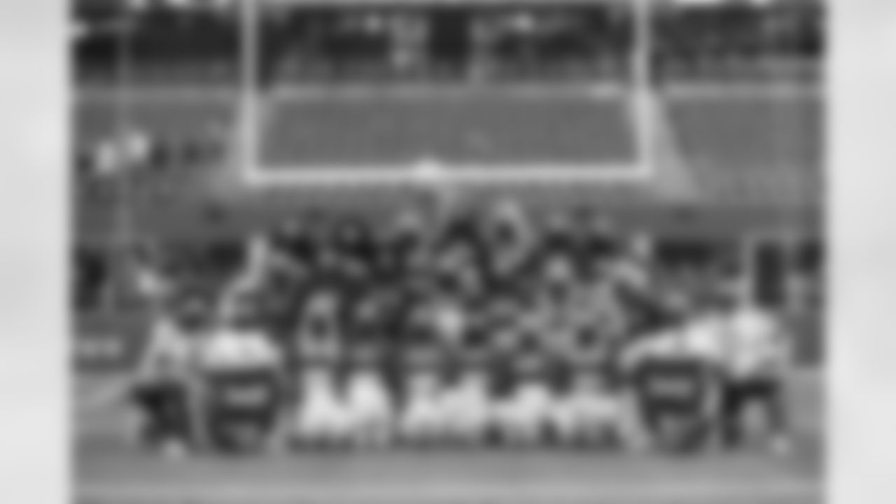 Seahawks-Dancers-Game-Action202110311610252560