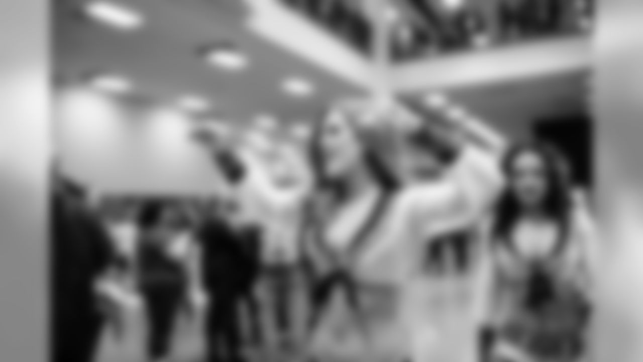 temp20150118_Seahawks_SeaGals_JHG-46.jpg