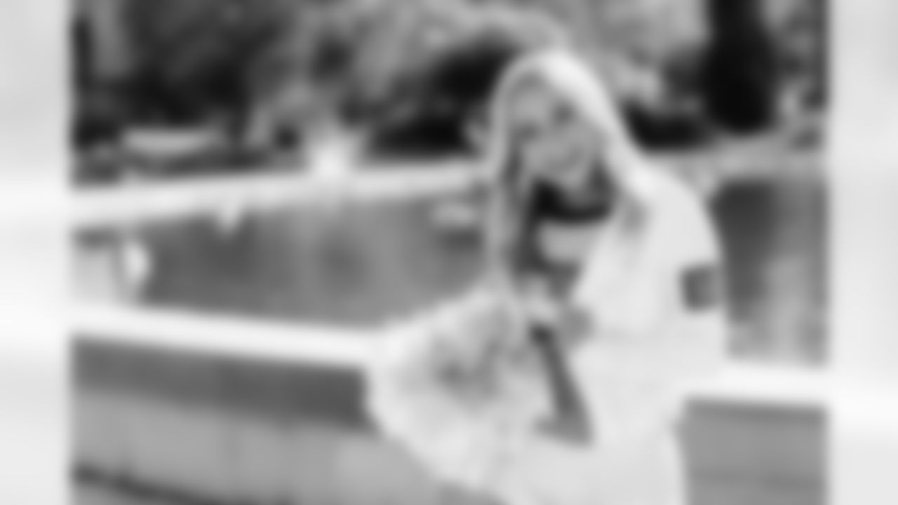 201116-dancers-kelsey-action-05