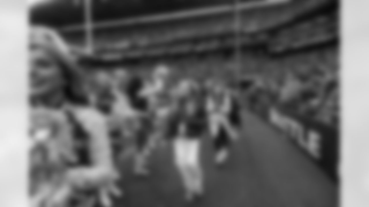 20221211_CARvsSEA_Dancers_POTTER-127