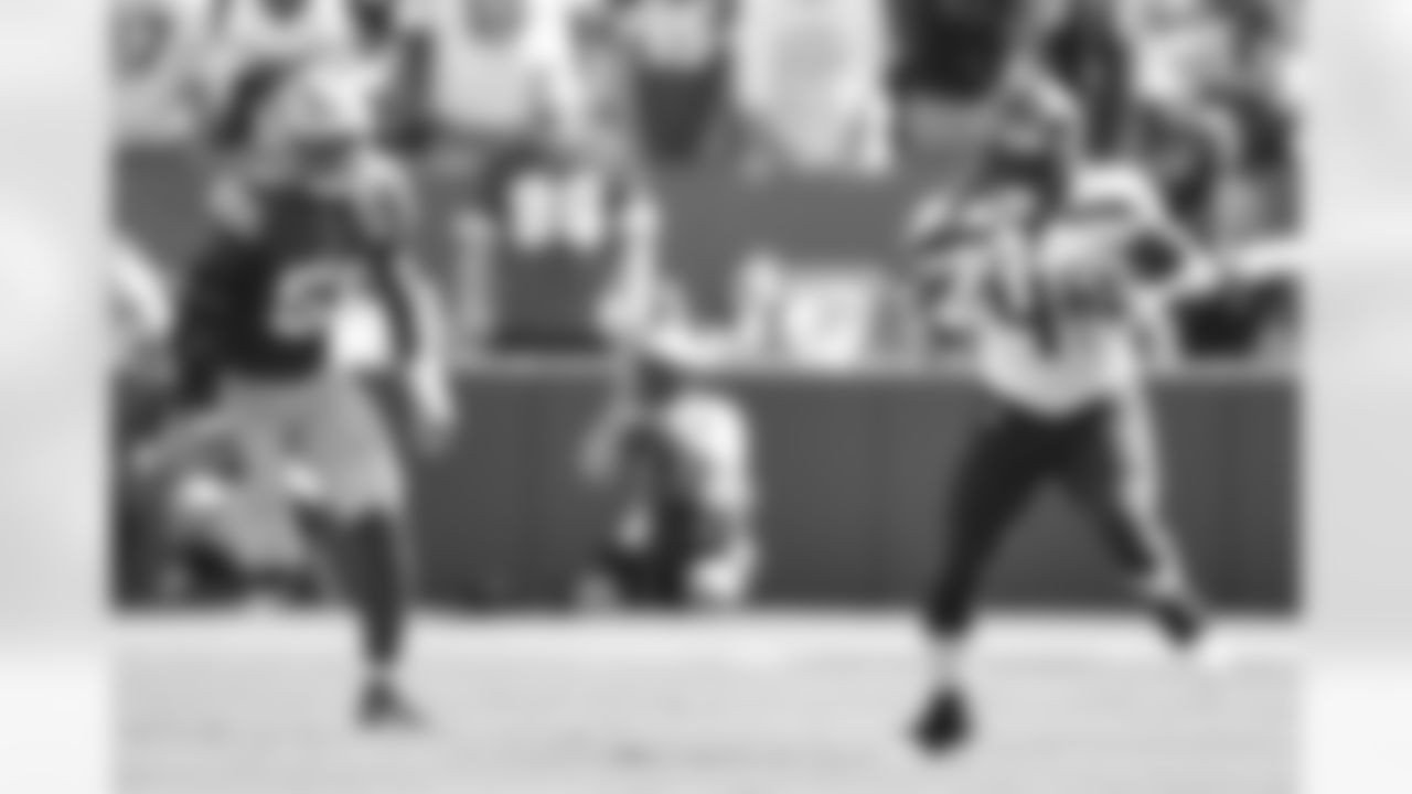 Alex Collins played in 11 games for the Seahawks, starting six of them, and ran for 411 yards and two touchdowns in 2021.