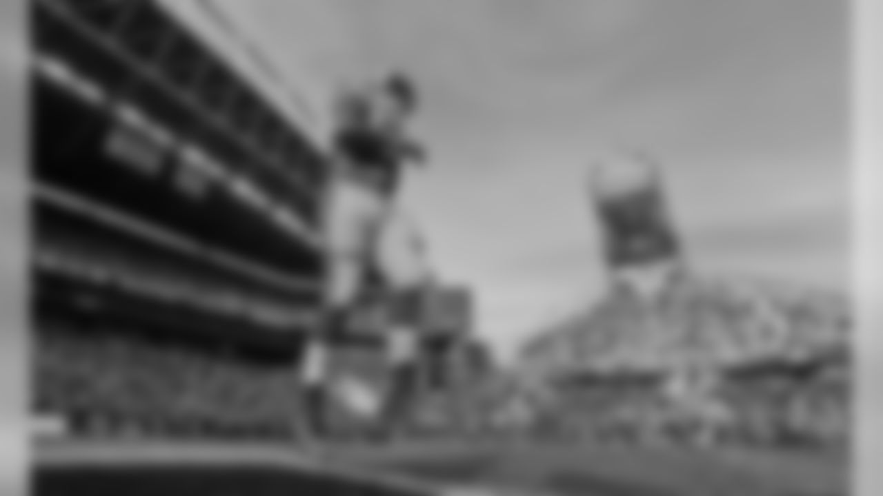 Green Bay Packers' Eddie Lacy warms up before the NFL football NFC Championship game against the Seattle Seahawks Sunday, Jan. 18, 2015, in Seattle. (AP Photo/David J. Phillip)