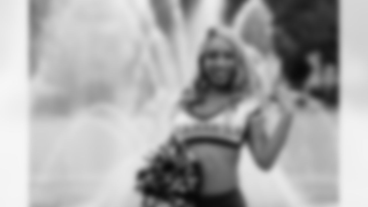 201106-dancers-victoria-action-02