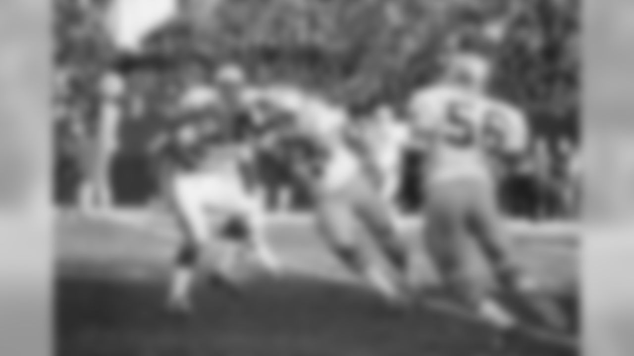 Fran Tarkenton is about to be sacked by Seattle Seahawks tackle Dick Harris (77) on Dec. 14, 1976. The Vikings host the Washington Redskins on December 18 in an NFL Playoff Game. (AP Photo)