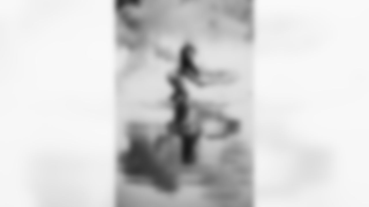 Seahawks_Prostate-Cancer-Victoria_Crucial_Catch_SeaDancers_SP-18
