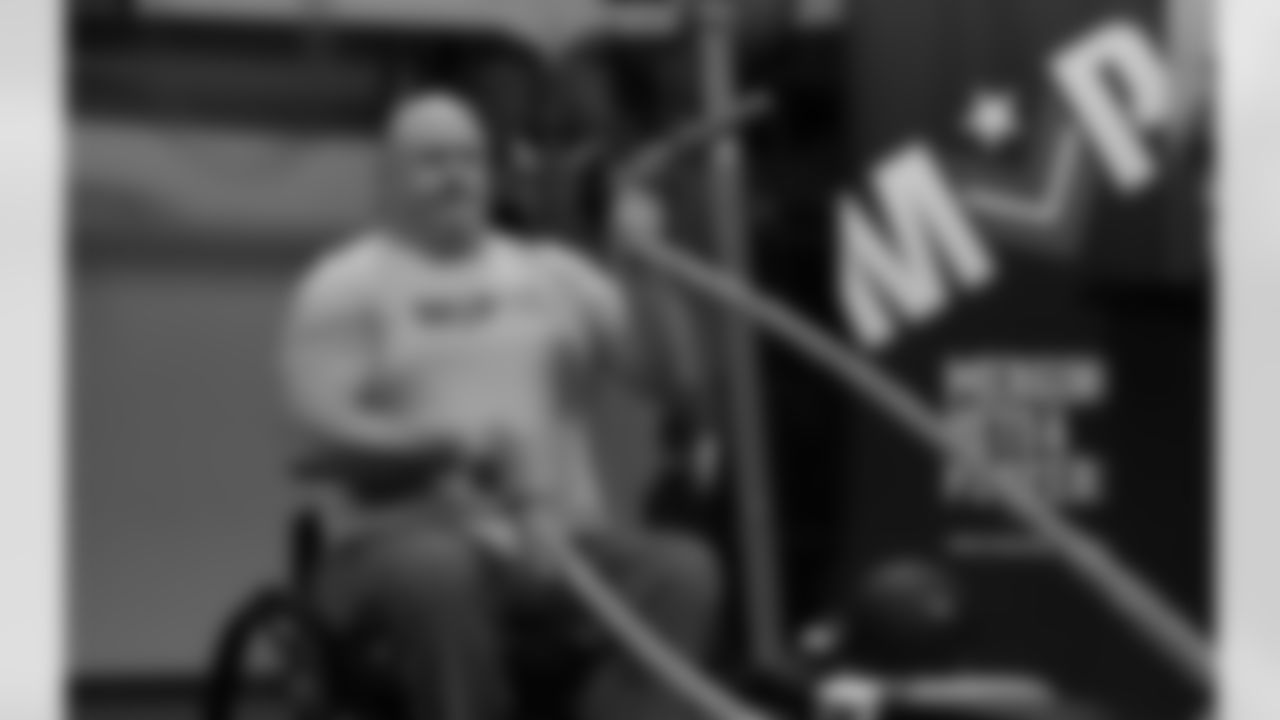 The Seattle Seahawks and Delta attended a recent Merging Vets and Players (MVP) meeting.