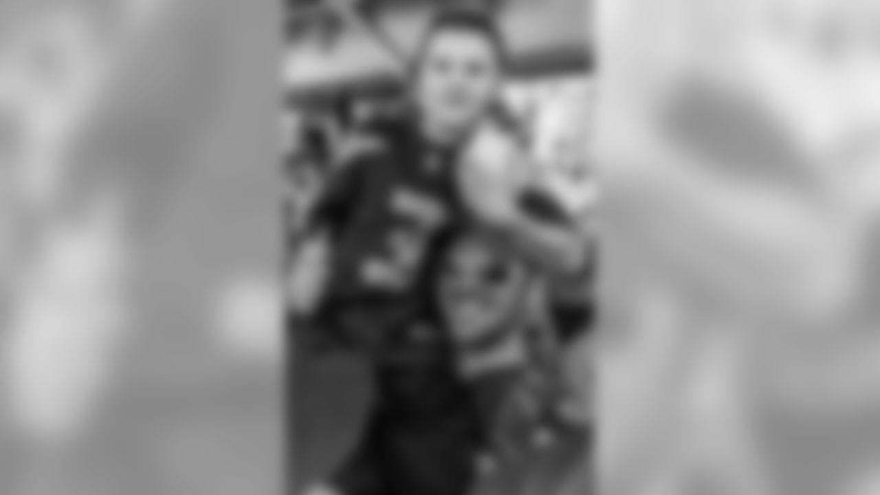 170125_pro_bowl_nfc_fans_day_one-16.jpg