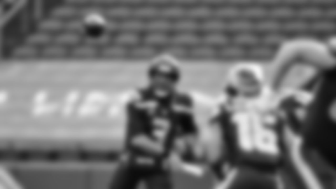 2020-TopShots-Wilson-20201227_SEAvsLAR_RM1_4626
