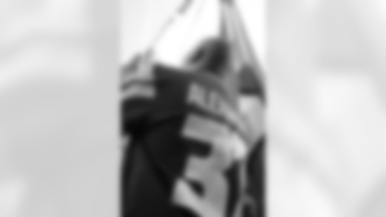 Shaun Alexander (Seahawks Legend & Inducted Ring of Honor Member)