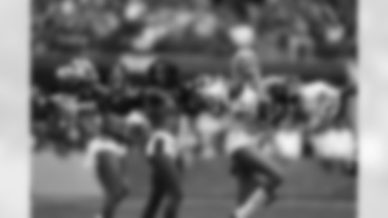NFL cheerleaders perform at halftime during the 2022 Pro Bowl game on Sunday, February 6, 2022 in Las Vegas, Nevada. (Perry Knotts/NFL)