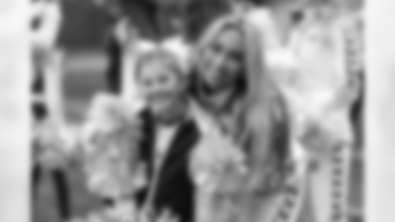 20221127_LVRvsSEA_DANCERS_POTTER-6913