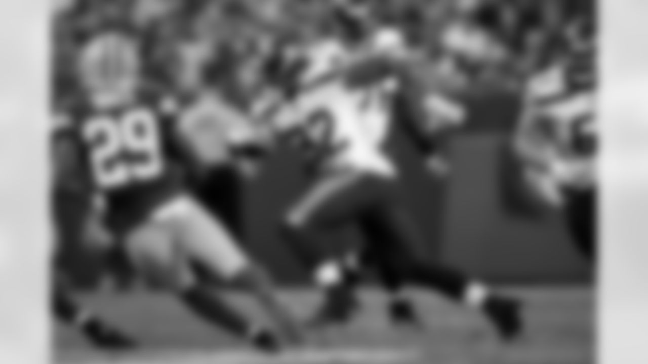 Chris Carson continued running hard, and ended his first NFL game averaging 6.5 yards per carry.