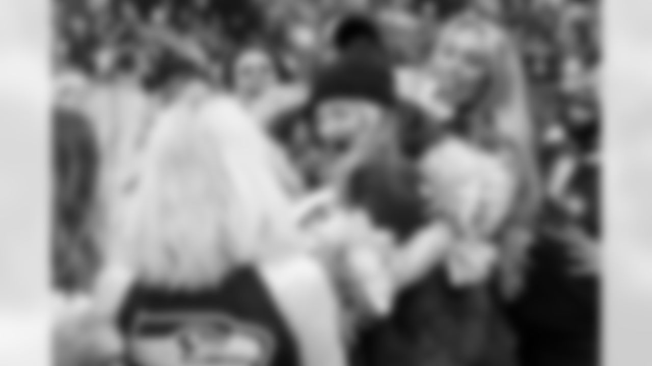 20221211_CARvsSEA_Dancers_POTTER-120