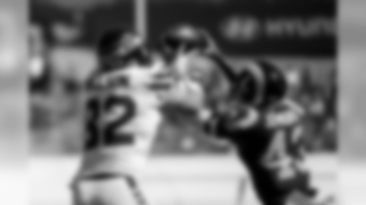 Seattle's Luke Willson can't prevent Rams defensive back John Johnson III from intercepting a pass thrown by Russell Wilson in the second quarter.