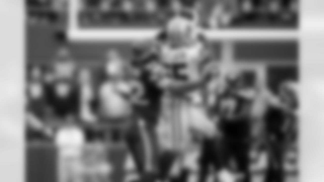 Dallas linebacker Rolando McClain intercepts a pass intended for Seattle's Luke Willson, ending the Seahawks hopes for a comeback victory.