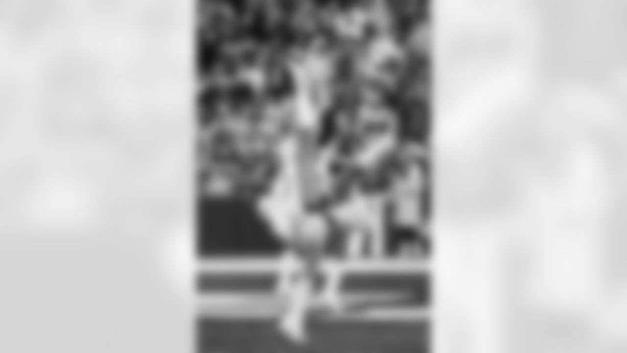 20221211_CARvsSEA_Dancers_POTTER-101