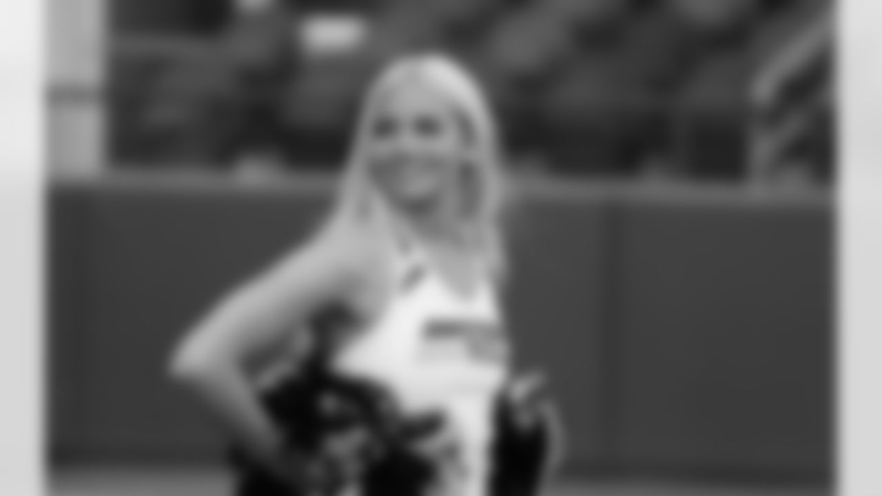 Behind the scenes with the Seahawks Dancers as they prepare for preseason week 3 vs. the Los Angeles Chargers at Lumen Field.
