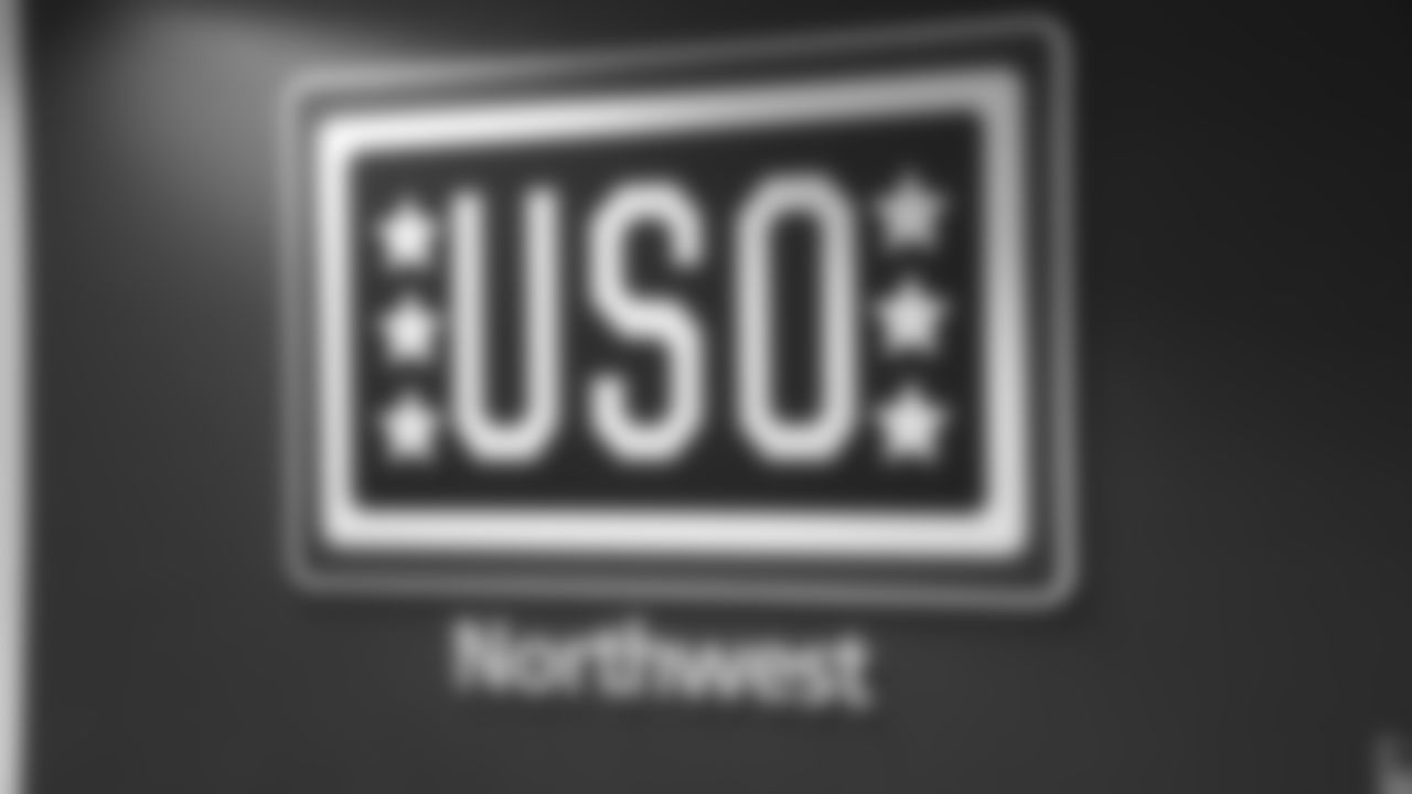 Seahawks linebacker Bobby Wagner helped surprise a USO family to thank them for their service and present them with the Delta Community Captain award.