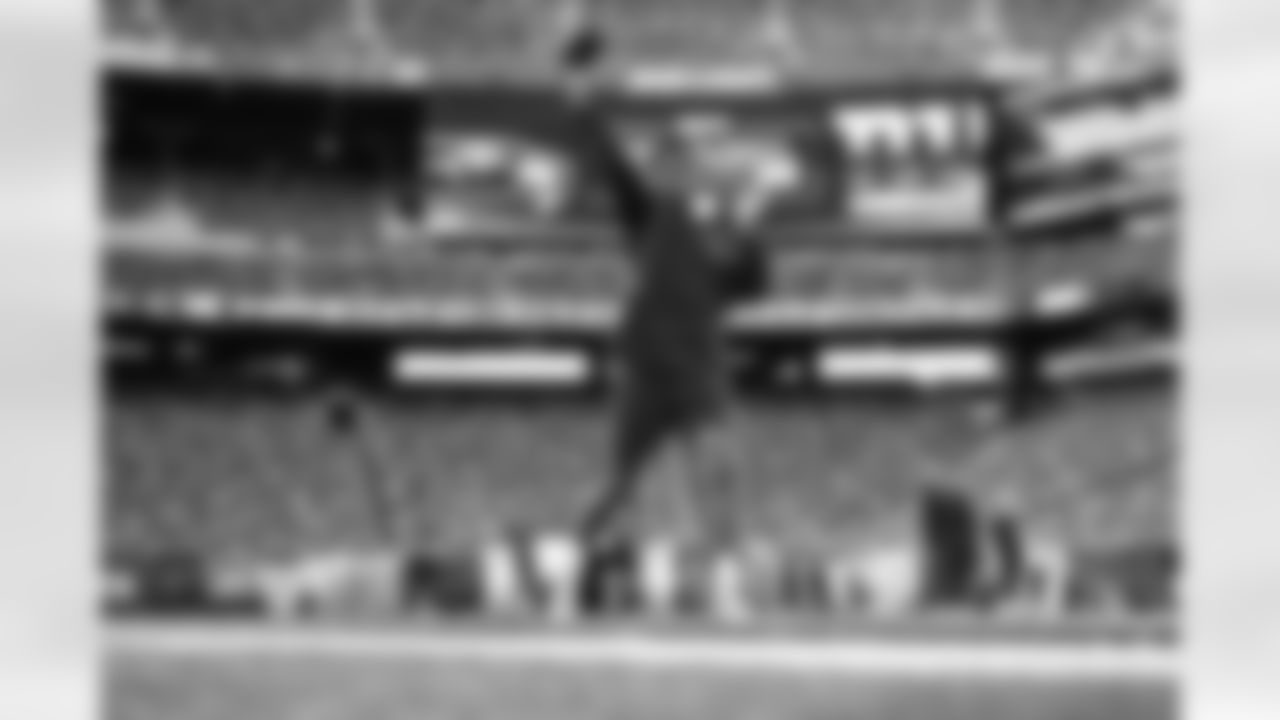 Seahawks quarterback Geno Smith (7) warms up at MetLife Stadium ahead of their Week 4 matchup with the New York Giants on Monday Night Football on October 2, 2023.