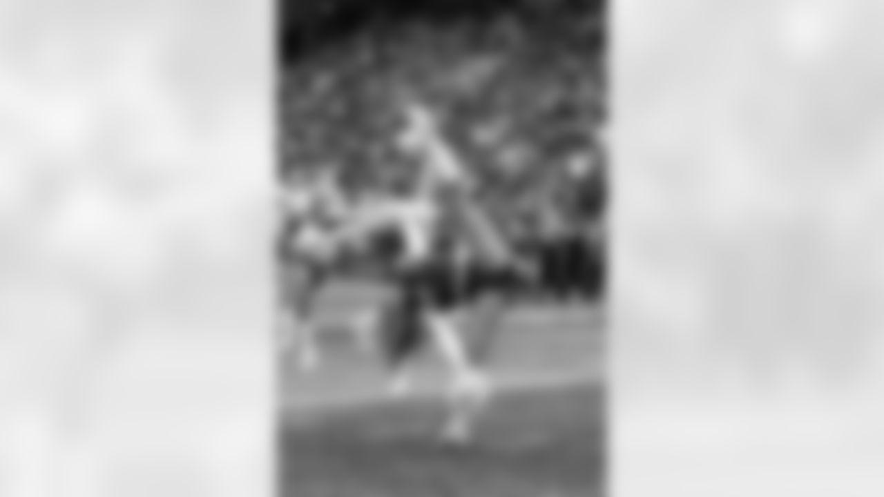20221211_CARvsSEA_Dancers_POTTER-64