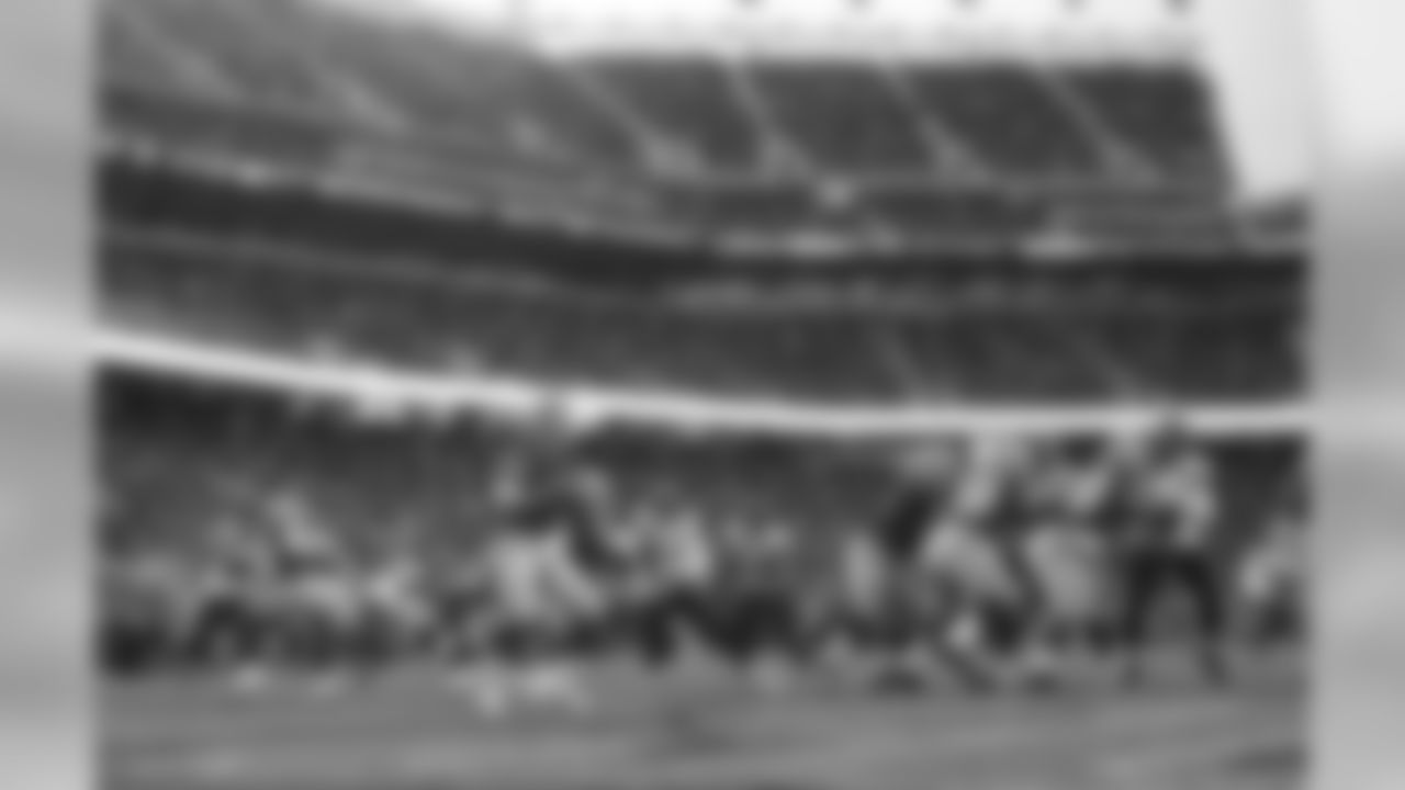 San Francisco 49ers quarterback Nick Mullens drops back to pass against the Seattle Seahawks during an NFL football game in Santa Clara, Calif., Sunday, Dec. 16, 2018. (AP Photo/Tony Avelar)