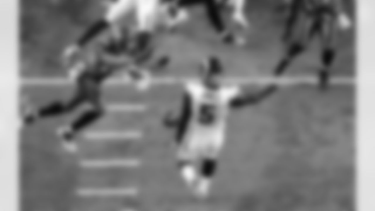 Seahawks-Rams-Through-The-Years-20111212_17-50-17_0131