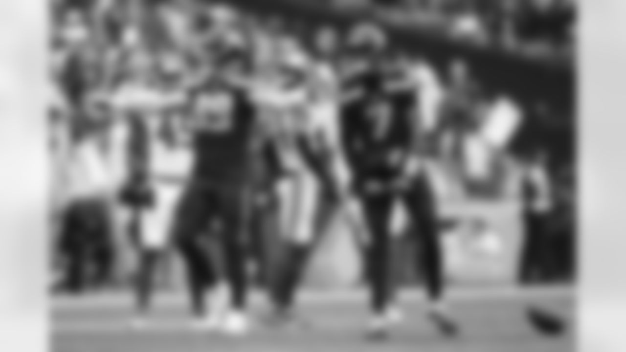 The best photos of Seahawks quarterback Geno Smith from the 2022 season.