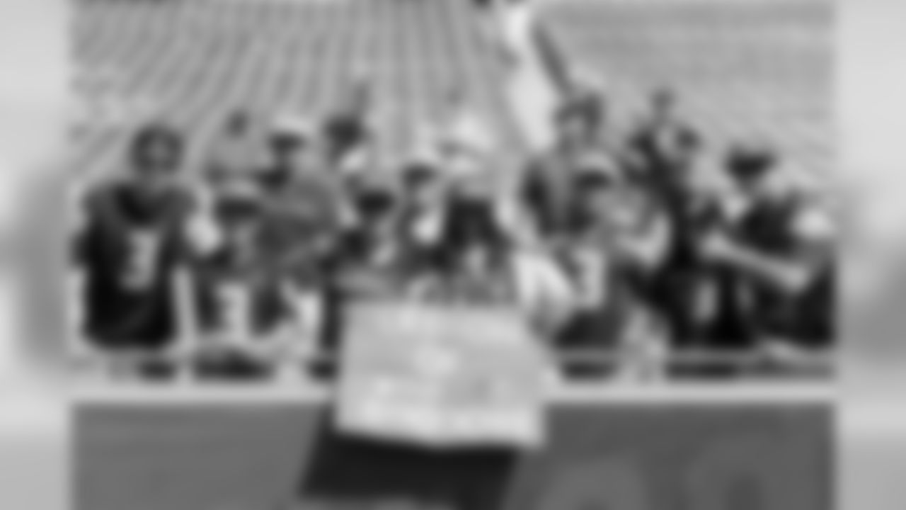 Early-arriving 12s found themselves down next to the field near the Seahawks bench during pregame.
