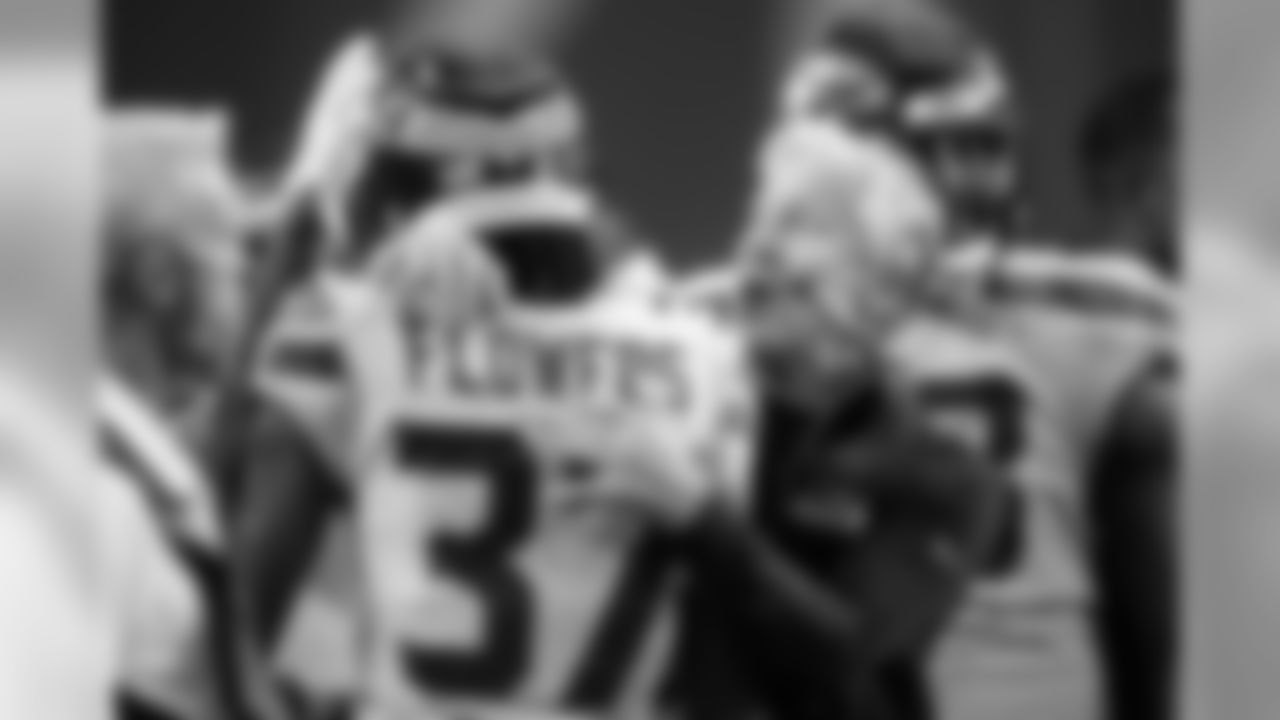 Seattle head coach Pete Carroll congratulates rookie cornerback Tre Flowers after Flowers forced a turnover in the first half.