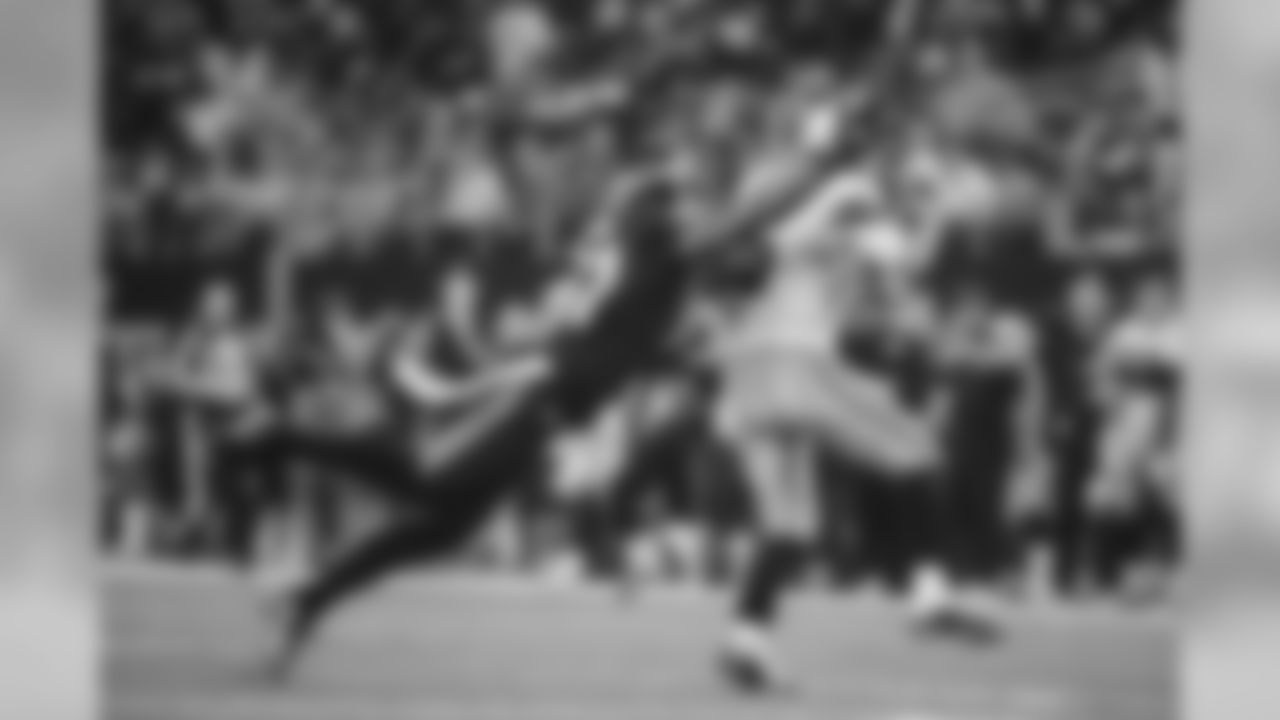 It was up to Seattle's defense to protect the slim lead at the end of the game and they were up to the task. Bruce Irvin sacks Dallas quarterback Matt Cassel.