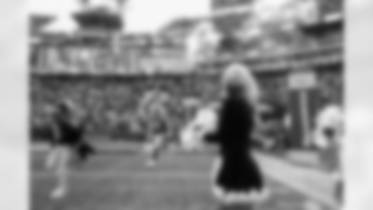 Seahawks-Dancers-DOTD-Angel-202112051315224299