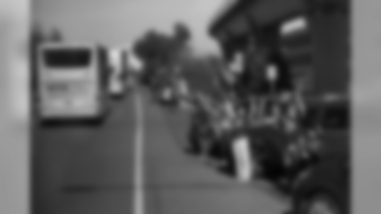 Loyal 12s send the team off as the convoy of buses approaches Seatac Airport.