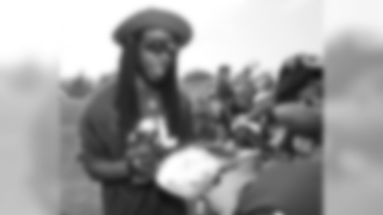 Seattle Seahawks cornerback Richard Sherman (25) signs autographs after Team Irving's NFL Pro Bowl football practice, Thursday, Jan. 28, 2016, in Kahuku, Hawaii. (AP Photo/Marco Garcia)