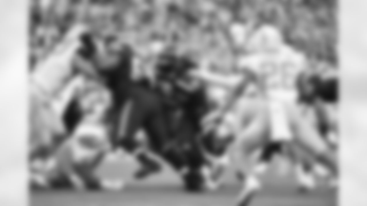 Alex Collins played in 11 games for the Seahawks, starting six of them, and ran for 411 yards and two touchdowns in 2021.