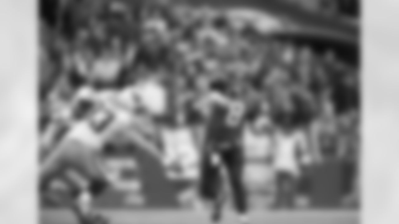 Matt Hasselbeck throws deep