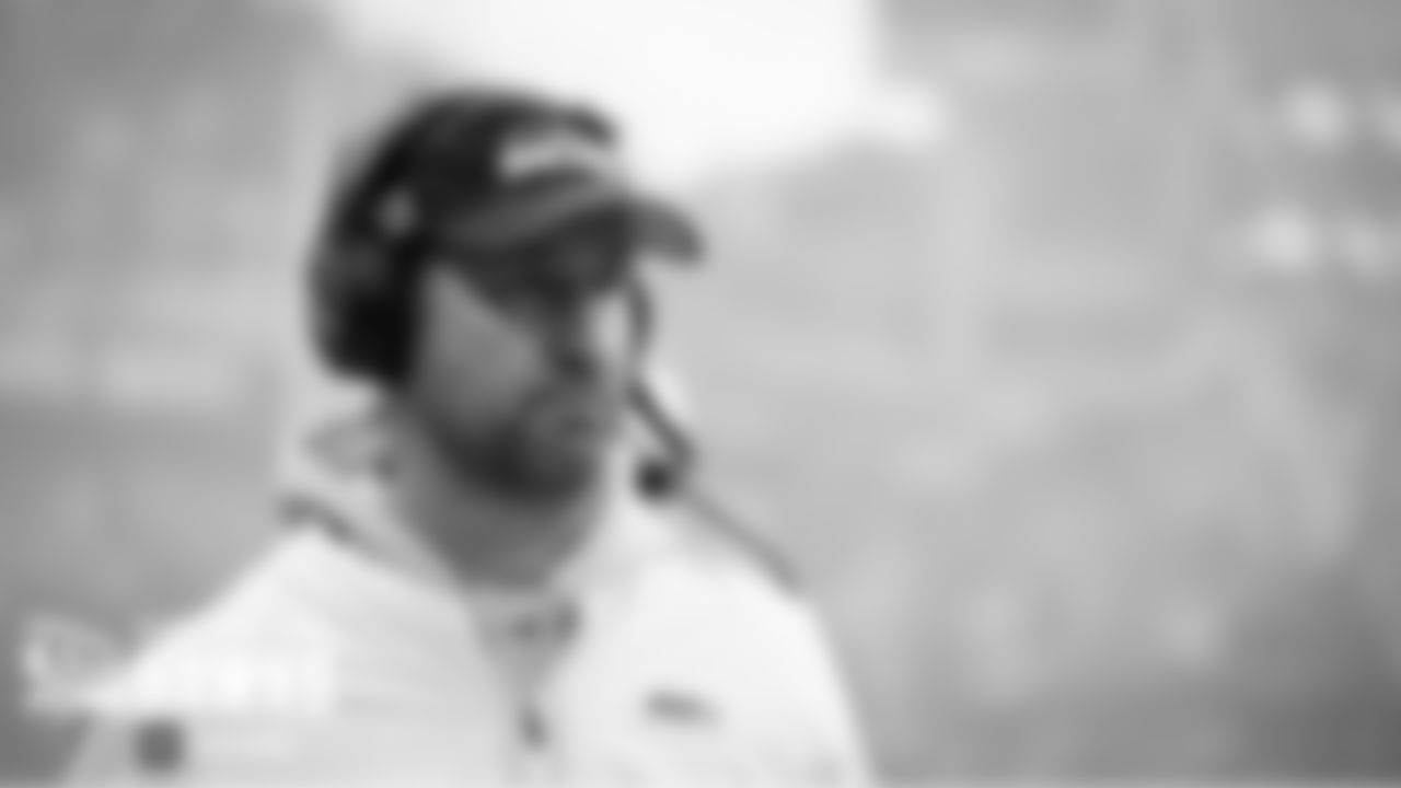 Seahawks offensive coordinator Brian Schottenheimer on the sidelines during the game against the Cardinals.