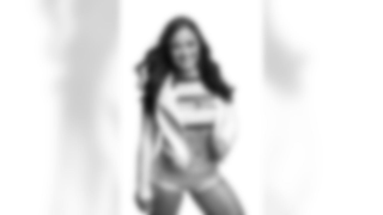 Seahawks Dancer Katrina has glamour shots taken prior to the 2021 season.