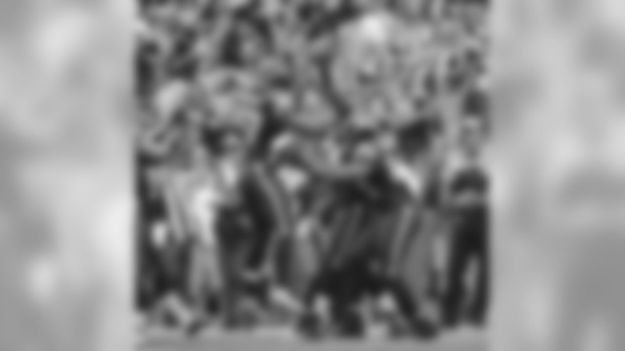 [September 27, 2009]: Bears 29 - Seahawks 25Julius Jones scores on a 39-yard touchdown catch and run up the sideline in the first quarter.