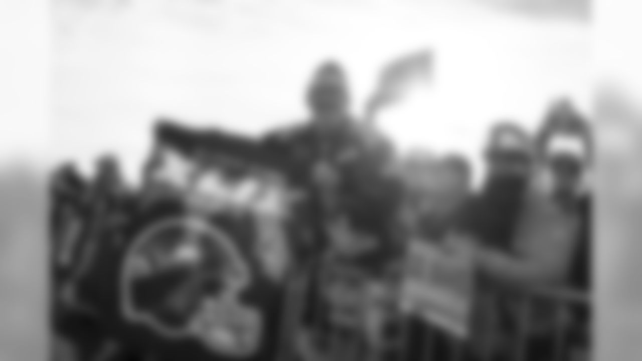 tempseahawksendoff_2014_bradpuet-1857.jpg