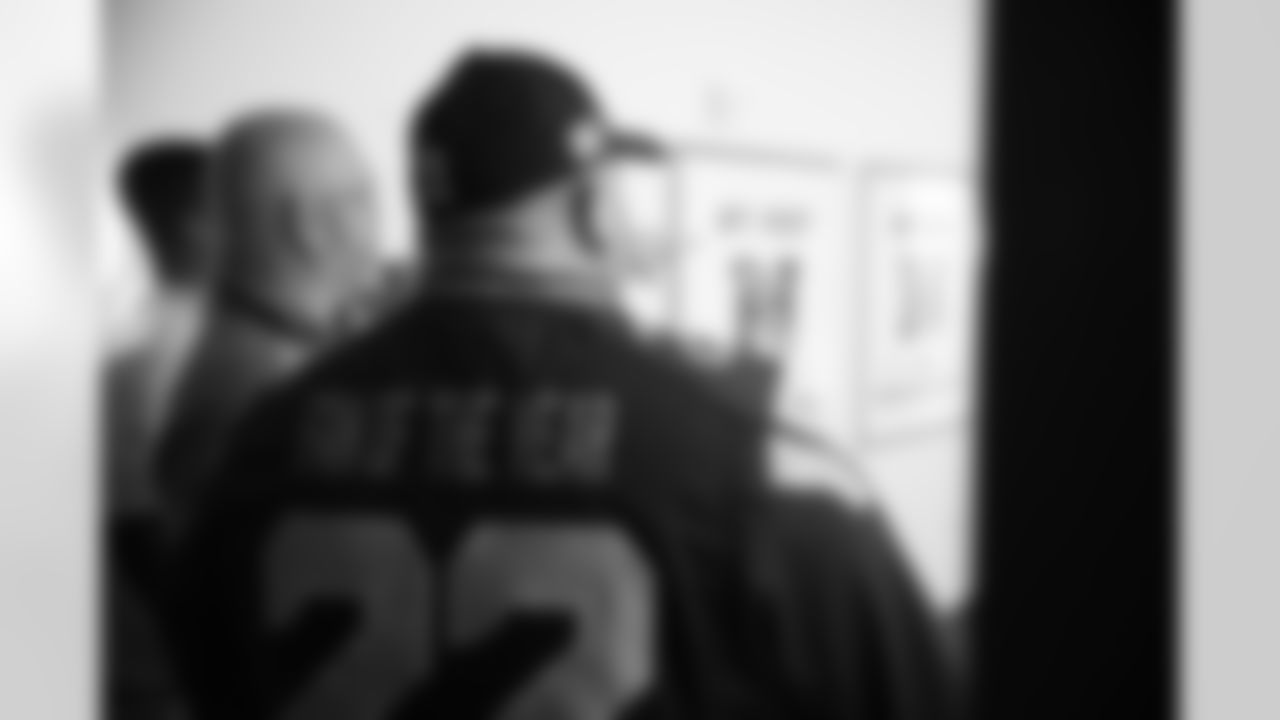 1.28.23_Weintrob_A74_Seahawks_FanOfTheYearVMACTour_0011
