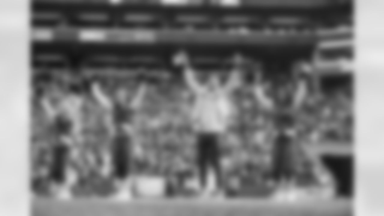 20221127_LVRvsSEA_DANCERS_POTTER-8284