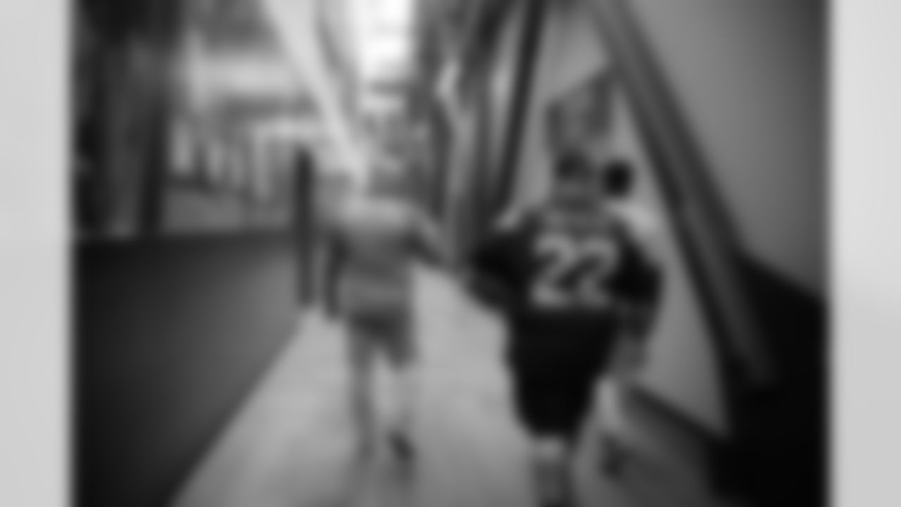 1.28.23_Weintrob_A74_Seahawks_FanOfTheYearVMACTour_0048