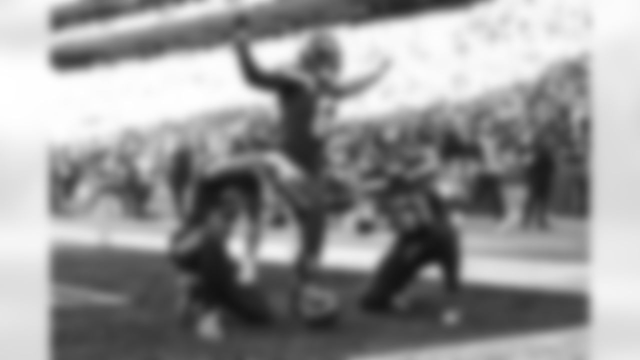 Seahawks-Top-Shots-Defense-20221127_13-35-41_4962