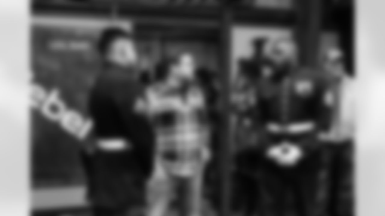 20221208_MVP_HOLIDAY_HUDDLE_MAR_RM2_7787