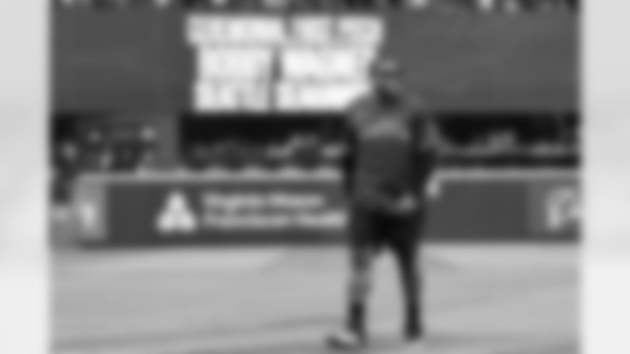 Seahawks linebacker Bobby Wagner throws out the ceremonial first pitch at a Seattle Mariners game on May 6, 2023 at T-Mobile Park.